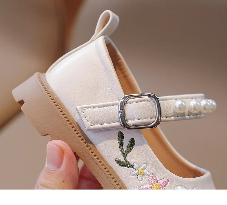 Girls Leather Shoes Embroidery Flowers Princess Sweet Kids National Style Flats Children's Flat Mary Janes Soft Dress Shoes Soft