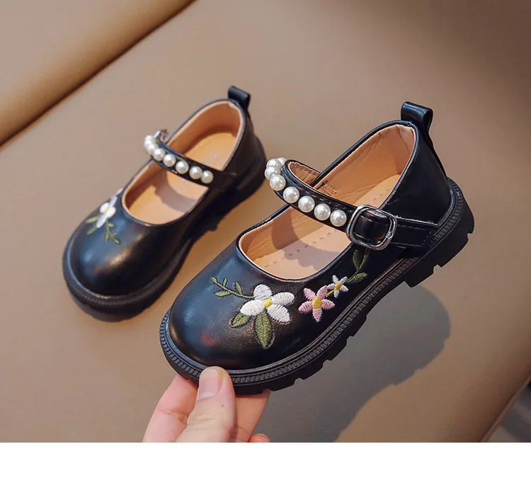 Girls Leather Shoes Embroidery Flowers Princess Sweet Kids National Style Flats Children's Flat Mary Janes Soft Dress Shoes Soft