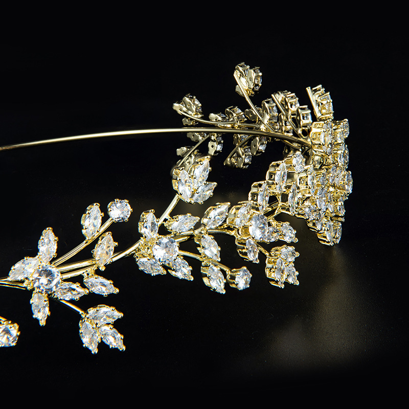 YCDZSWWL European Style Goddess Maple Leaves Shaped Elegant Headband Fairy Tiara Zircon Inlayed Full Crystal Bridal Crown