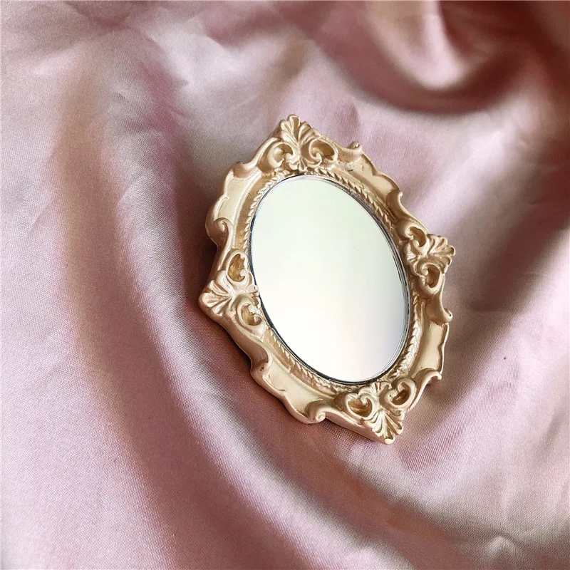 FishSheep Vintage Mini Mirror Brooches for Women Abstract Baroque Painting Gold Color and Silver Color Metal Pins for Backpacks