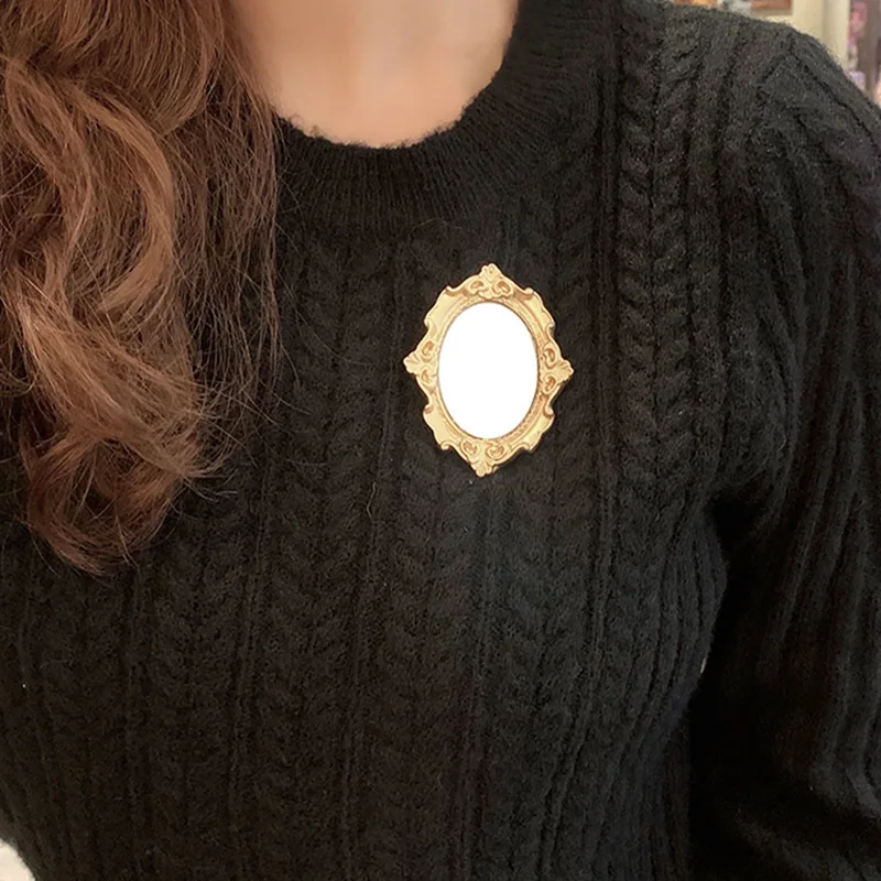 FishSheep Vintage Mini Mirror Brooches for Women Abstract Baroque Painting Gold Color and Silver Color Metal Pins for Backpacks