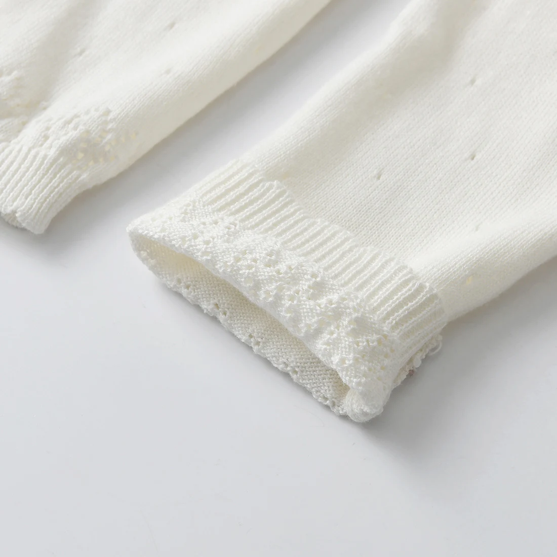 Children's Clothing Sweater, a Buckle Baby Girl Cardigan Cotton Shawl Air-Conditioned Shirt Out to Take Sunscreen Cardigan