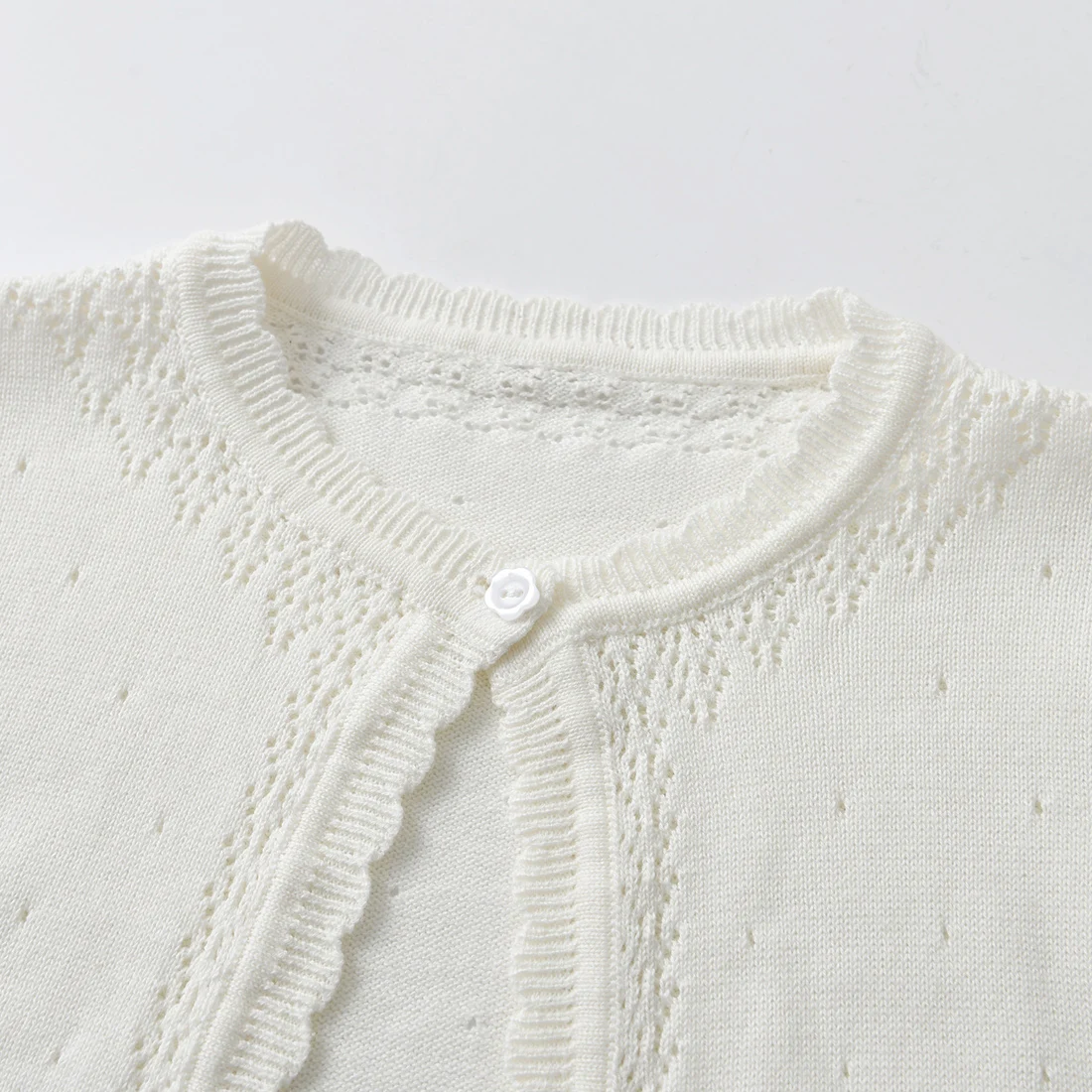 Children's Clothing Sweater, a Buckle Baby Girl Cardigan Cotton Shawl Air-Conditioned Shirt Out to Take Sunscreen Cardigan