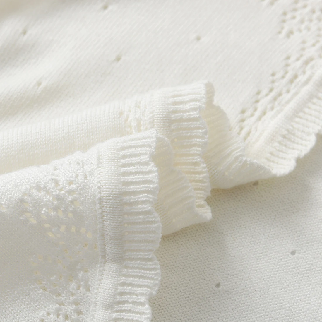 Children's Clothing Sweater, a Buckle Baby Girl Cardigan Cotton Shawl Air-Conditioned Shirt Out to Take Sunscreen Cardigan