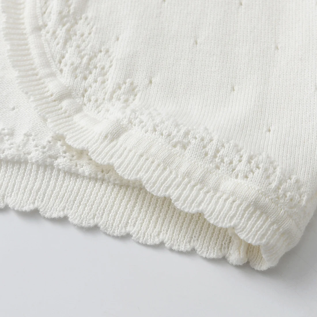Children's Clothing Sweater, a Buckle Baby Girl Cardigan Cotton Shawl Air-Conditioned Shirt Out to Take Sunscreen Cardigan