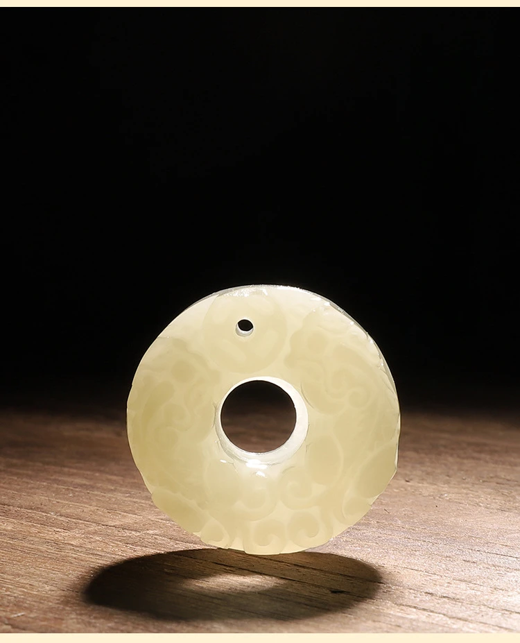 Natural Carving Jade Safety Buckle Bite Money Pixiu Keychain Wealth Transfer Handcrafted Retro Carved Bodhi Sandalwood Pendant