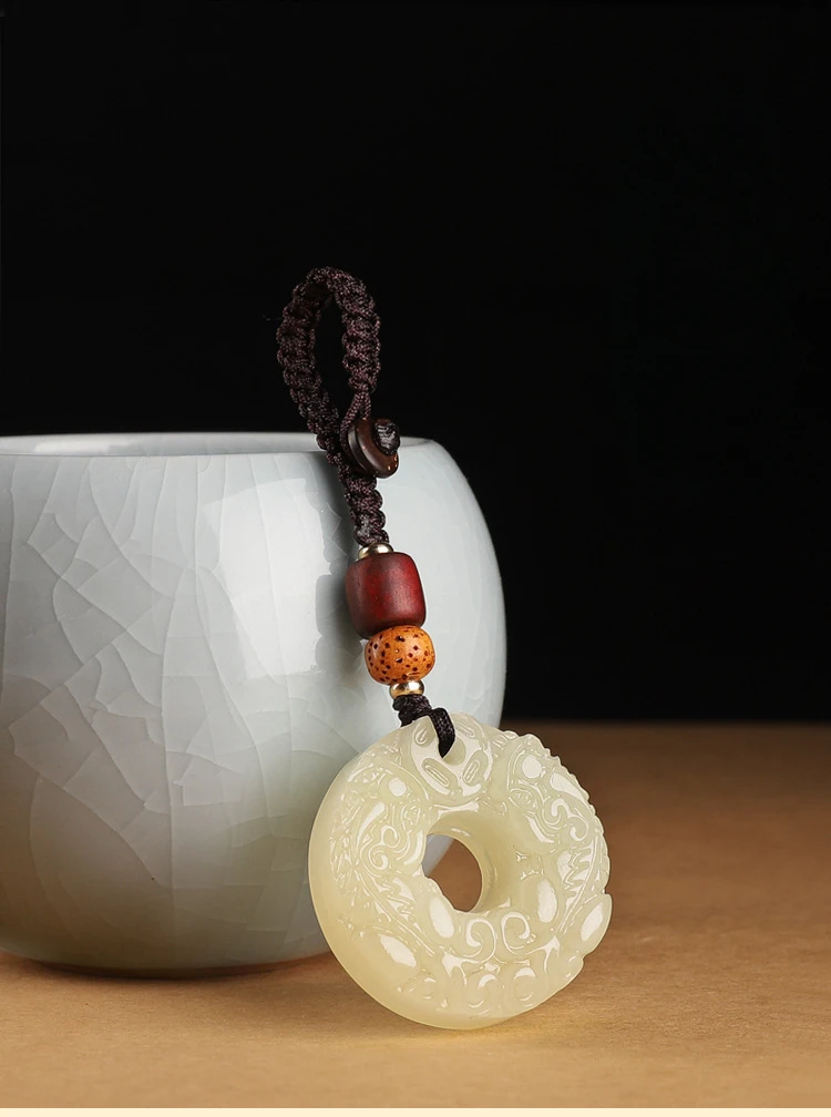 Natural Carving Jade Safety Buckle Bite Money Pixiu Keychain Wealth Transfer Handcrafted Retro Carved Bodhi Sandalwood Pendant