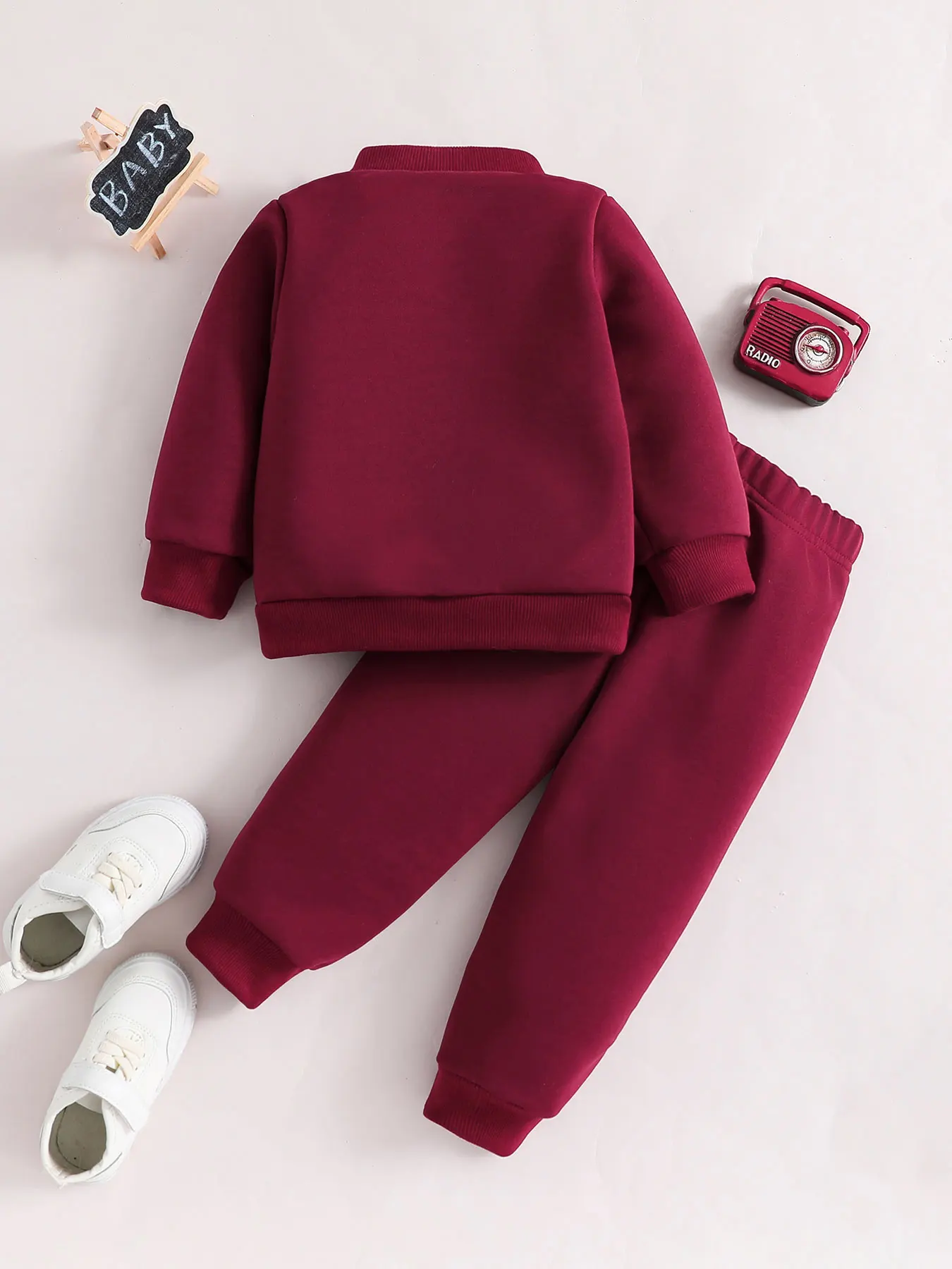 Boys round neck long sleeved hoodie set with cartoon glasses, little bear English letter printed versatile pants two-piece 2379A