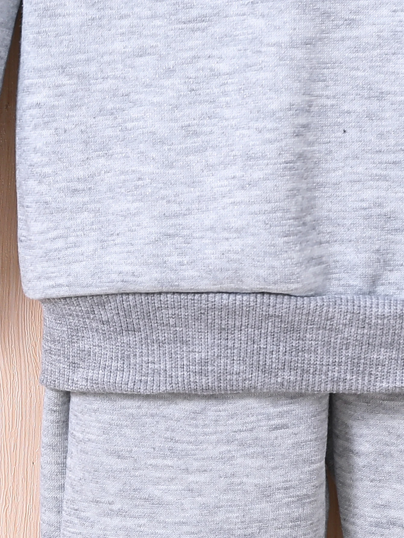 Boys round neck long sleeved hoodie set with cartoon glasses, little bear English letter printed versatile pants two-piece 2379A