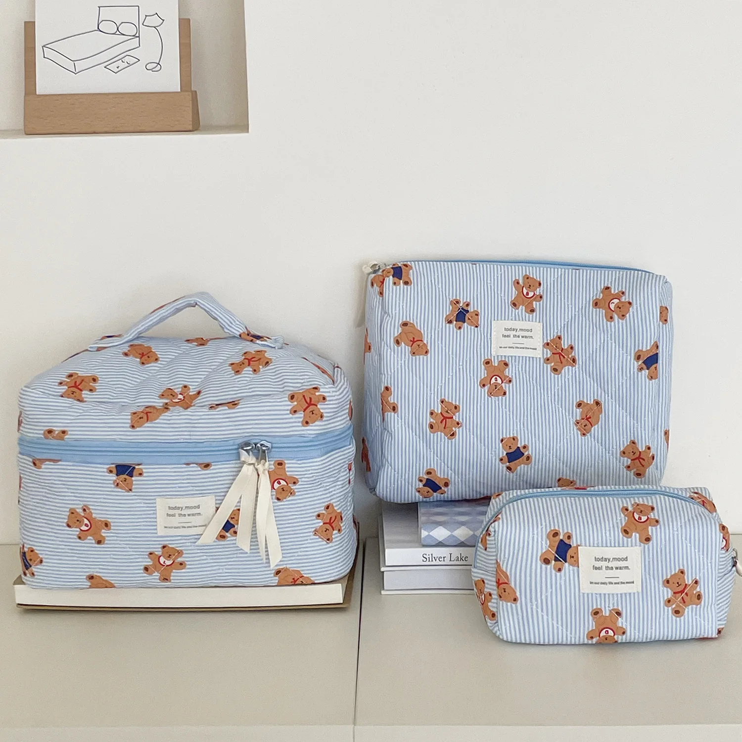 Women's Cosmetic Bag Striped Bear Makeup Bag Cartoon Go Out Large Capacity Toiletry Storage Bag Bolsa De Maquillaje Viaje Sweet
