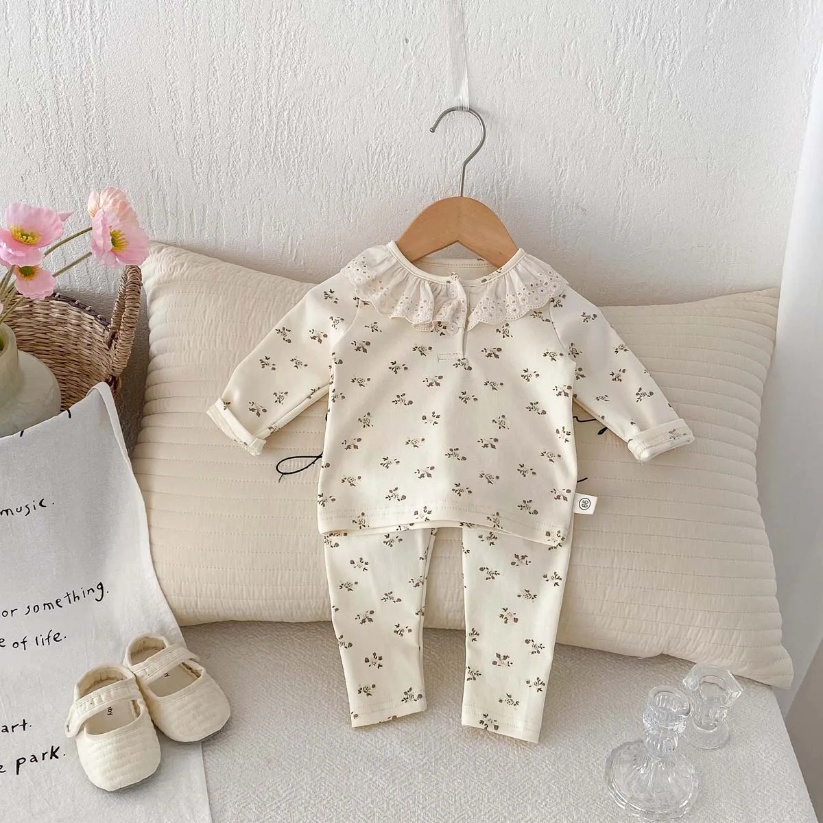 Ins Baby Spring and Autumn Children's Small Floral Baby suit Women's Lace Ruffle Collar Home Clothes 2 pces suit