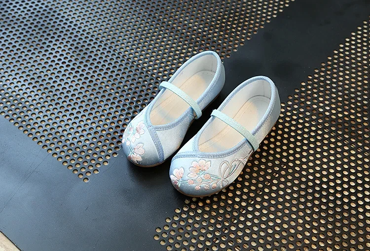 Children Fashion Girls Embroidered Shoes Chinese Ethnic Style Princess Dance Shoes Kids Causal Ancient Hanfu Shoes Handmade Flat