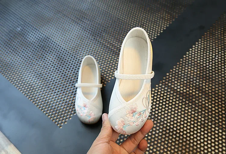 Children Fashion Girls Embroidered Shoes Chinese Ethnic Style Princess Dance Shoes Kids Causal Ancient Hanfu Shoes Handmade Flat