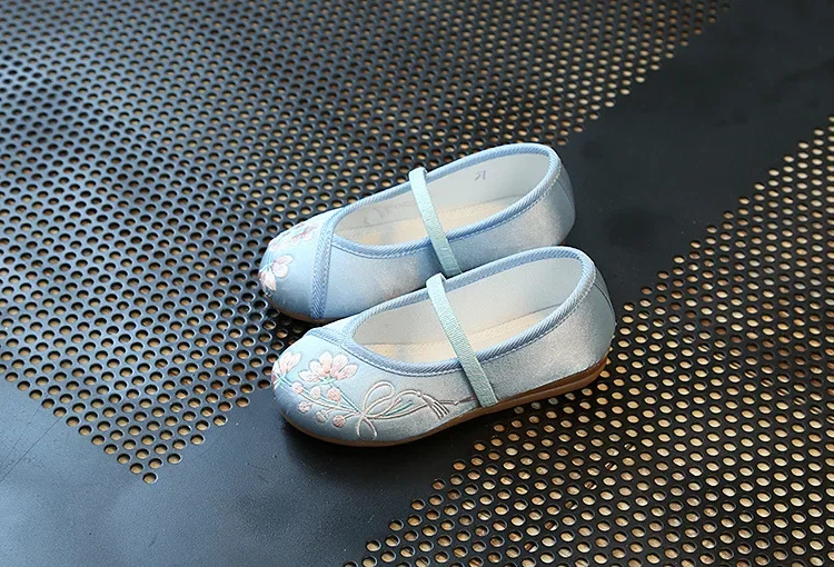 Children Fashion Girls Embroidered Shoes Chinese Ethnic Style Princess Dance Shoes Kids Causal Ancient Hanfu Shoes Handmade Flat