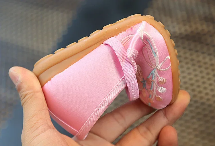 Children Fashion Girls Embroidered Shoes Chinese Ethnic Style Princess Dance Shoes Kids Causal Ancient Hanfu Shoes Handmade Flat