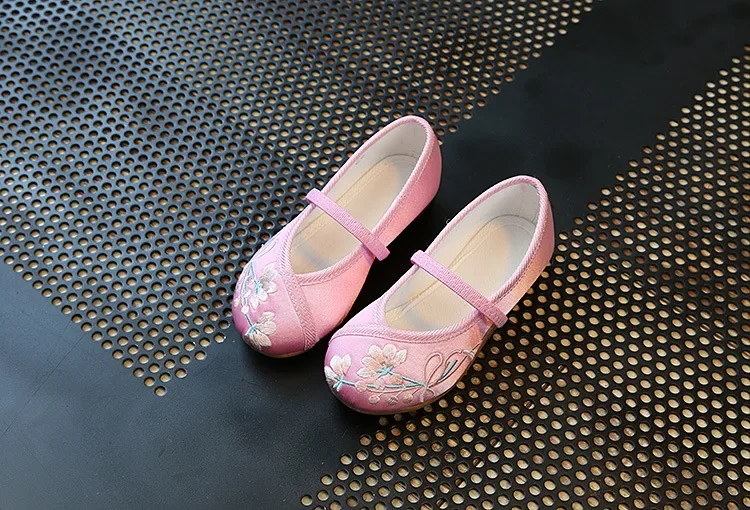 Children Fashion Girls Embroidered Shoes Chinese Ethnic Style Princess Dance Shoes Kids Causal Ancient Hanfu Shoes Handmade Flat