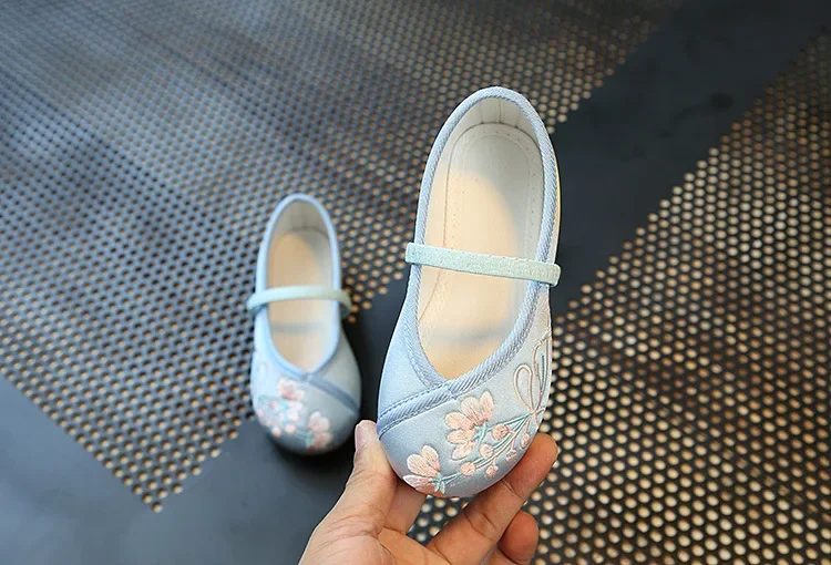 Children Fashion Girls Embroidered Shoes Chinese Ethnic Style Princess Dance Shoes Kids Causal Ancient Hanfu Shoes Handmade Flat