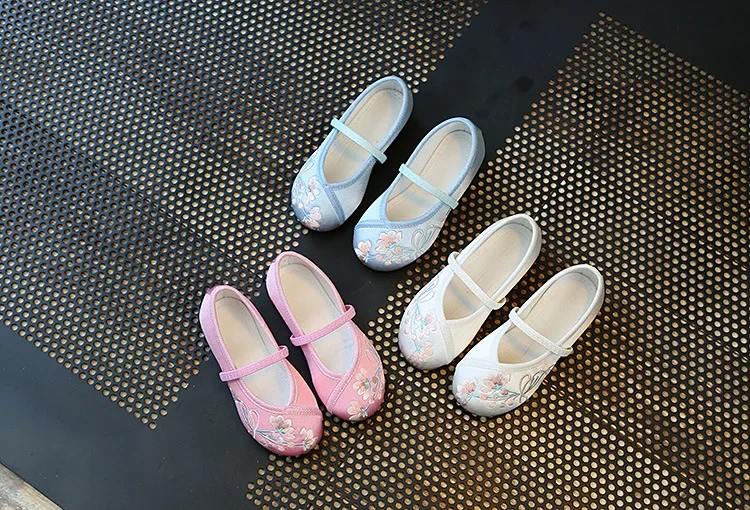 Children Fashion Girls Embroidered Shoes Chinese Ethnic Style Princess Dance Shoes Kids Causal Ancient Hanfu Shoes Handmade Flat
