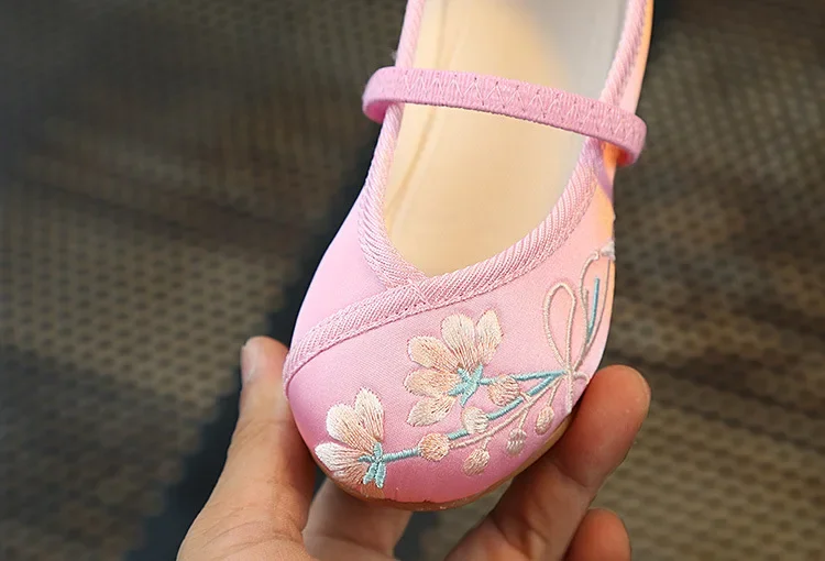Children Fashion Girls Embroidered Shoes Chinese Ethnic Style Princess Dance Shoes Kids Causal Ancient Hanfu Shoes Handmade Flat