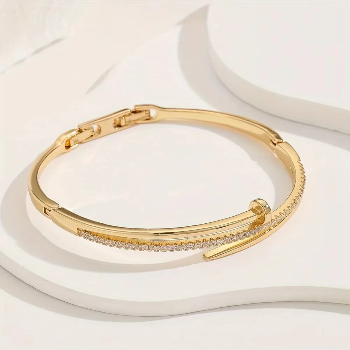 A Copper Inlaid Zircon Series Adjustable Bracelet With A Sweet, Romantic And Niche Design, Perfect As A Gift For Girls