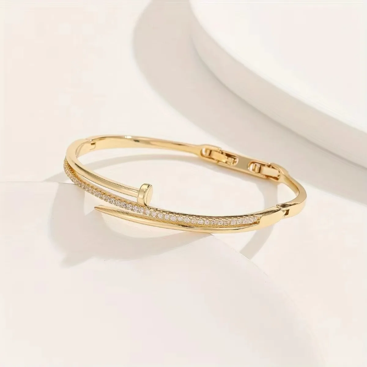A Copper Inlaid Zircon Series Adjustable Bracelet With A Sweet, Romantic And Niche Design, Perfect As A Gift For Girls