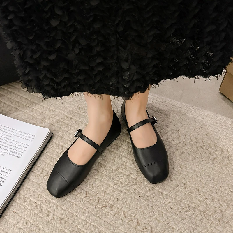 New style of retro soft leather Mary Jane women's shoes elegant French style small buckle flat sole fashionable single shoes2025