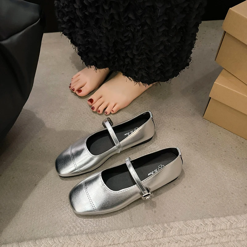 New style of retro soft leather Mary Jane women's shoes elegant French style small buckle flat sole fashionable single shoes2025