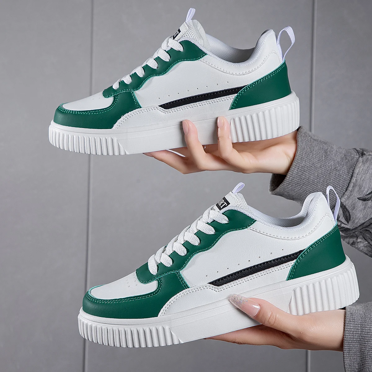 Men's Summer Breathable Trendy Versatile Casual White Sneakers for Teenagers Non-Slip Sports Thick-Soled White Shoes
