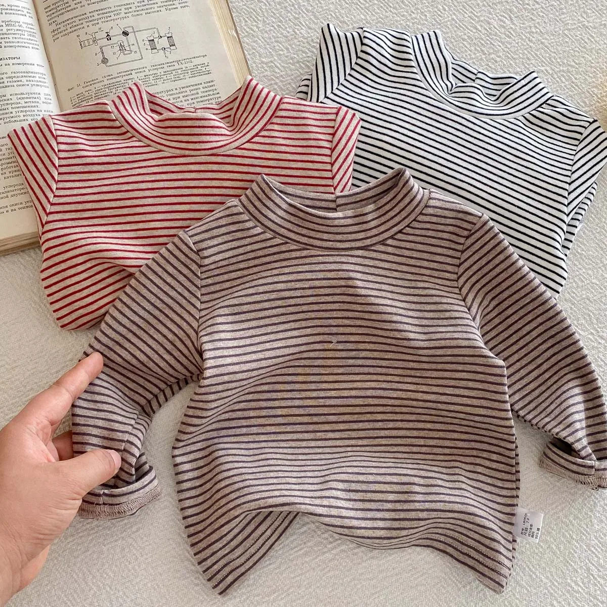 Children's autumn and winter striped semi-high collar long sleeve base shirt, male and female baby autumn and winter striped bas