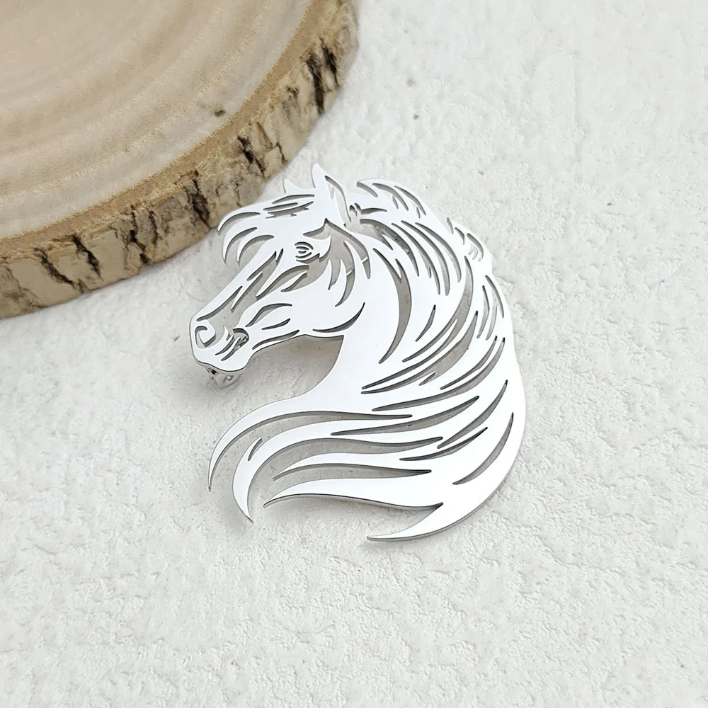 Original innovative horse head hollow stainless steelGold-plated 18K brooch, suit lapel pin, waterproof formal fittings