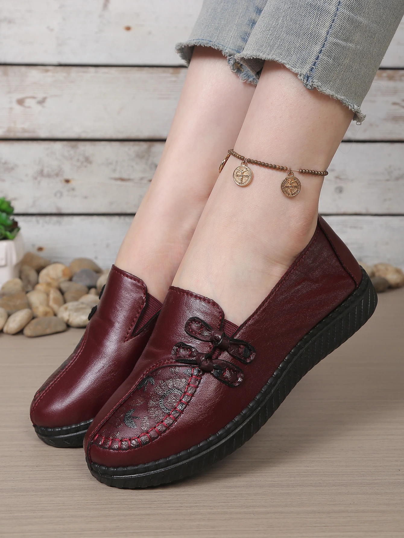 Women's Leather Flat Shoes, Spring and Autumn Women's Loafers, Single Classic Mom Shoes, Anti-Slip Comfortable and Free Shipping