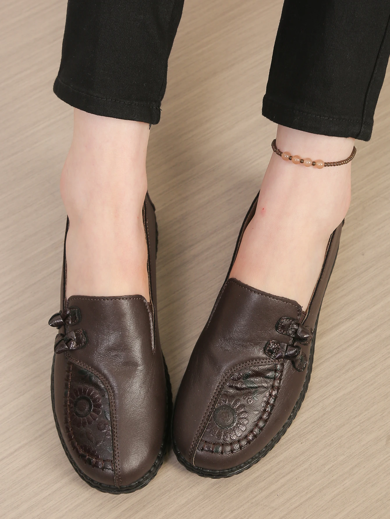 Women's Leather Flat Shoes, Spring and Autumn Women's Loafers, Single Classic Mom Shoes, Anti-Slip Comfortable and Free Shipping