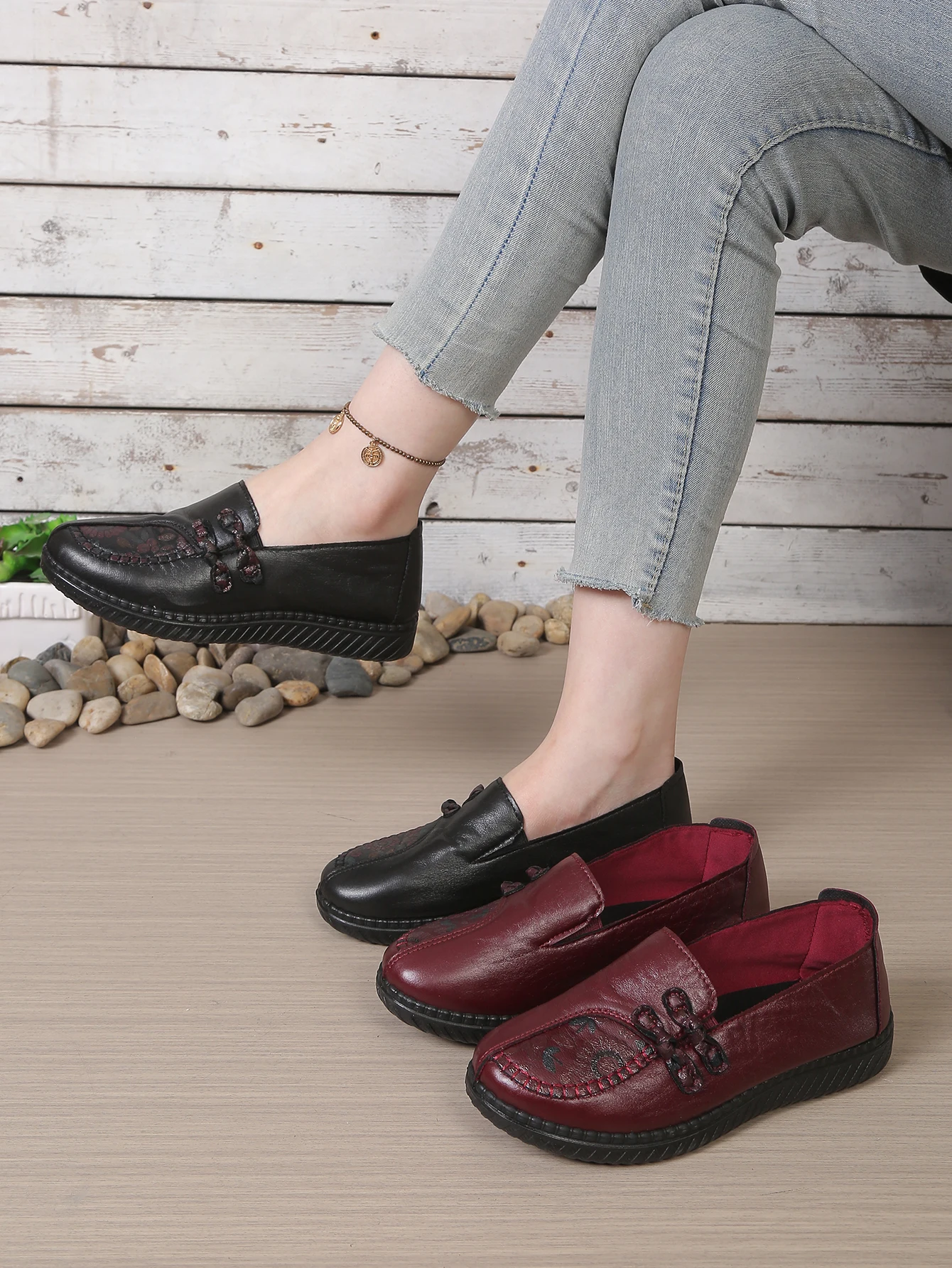 Women's Leather Flat Shoes, Spring and Autumn Women's Loafers, Single Classic Mom Shoes, Anti-Slip Comfortable and Free Shipping