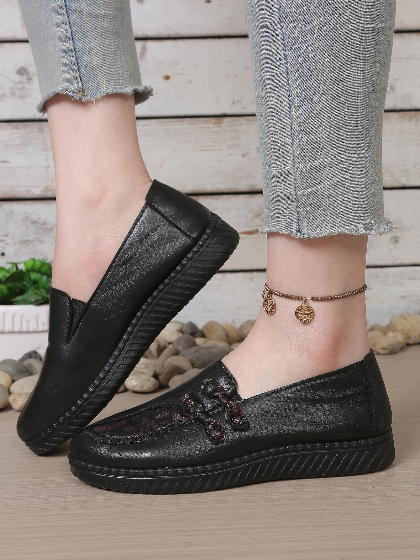 Women's Leather Flat Shoes, Spring and Autumn Women's Loafers, Single Classic Mom Shoes, Anti-Slip Comfortable and Free Shipping