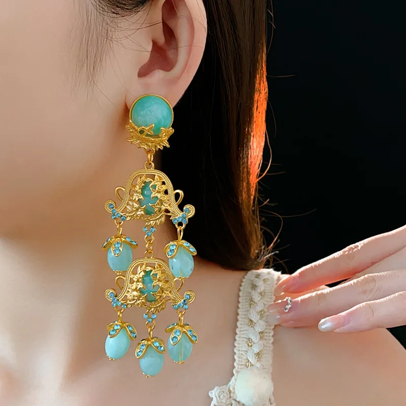 Mediaeval Style Round Resin Clip Earrings Exquisite Flower Hollow Pendant Earrings Fashion Elegant Woman Banquet Accessories K