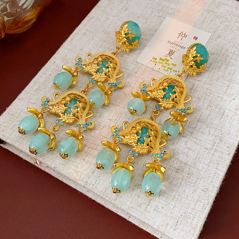 Mediaeval Style Round Resin Clip Earrings Exquisite Flower Hollow Pendant Earrings Fashion Elegant Woman Banquet Accessories K