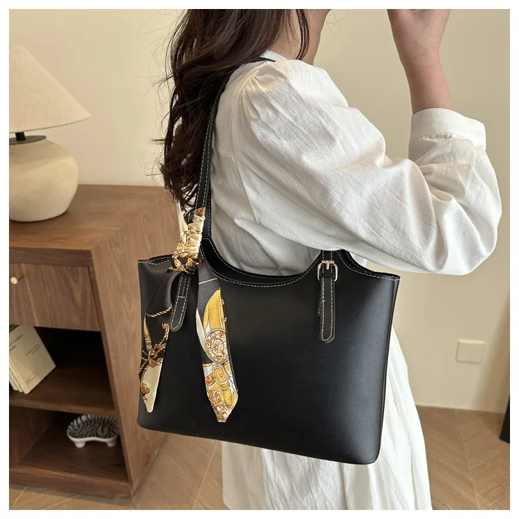 Fashion Stylish Silk Scarf Tote Bag, Spacious Capacity Shoulder Bags, Elegant Underarm Bag, Versatile Commute Handbag for Women