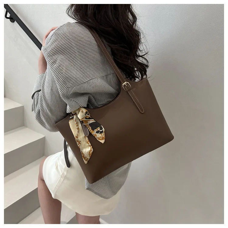 Fashion Stylish Silk Scarf Tote Bag, Spacious Capacity Shoulder Bags, Elegant Underarm Bag, Versatile Commute Handbag for Women