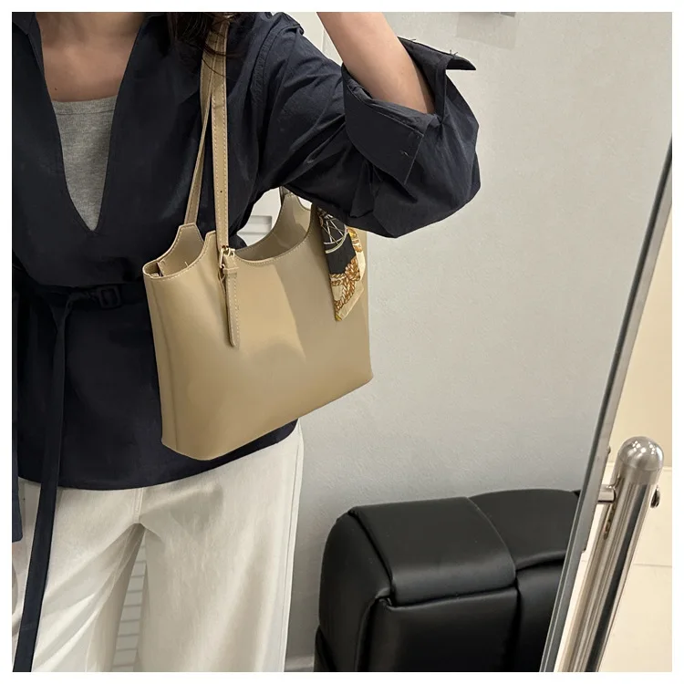 Fashion Stylish Silk Scarf Tote Bag, Spacious Capacity Shoulder Bags, Elegant Underarm Bag, Versatile Commute Handbag for Women