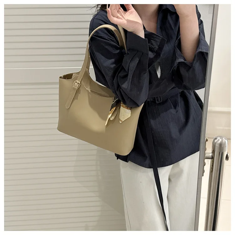 Fashion Stylish Silk Scarf Tote Bag, Spacious Capacity Shoulder Bags, Elegant Underarm Bag, Versatile Commute Handbag for Women