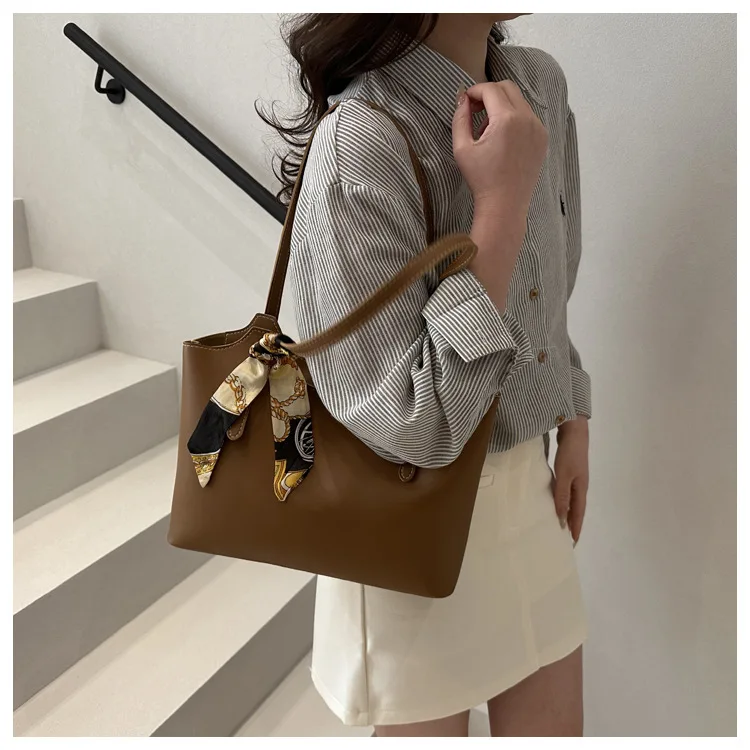 Fashion Stylish Silk Scarf Tote Bag, Spacious Capacity Shoulder Bags, Elegant Underarm Bag, Versatile Commute Handbag for Women