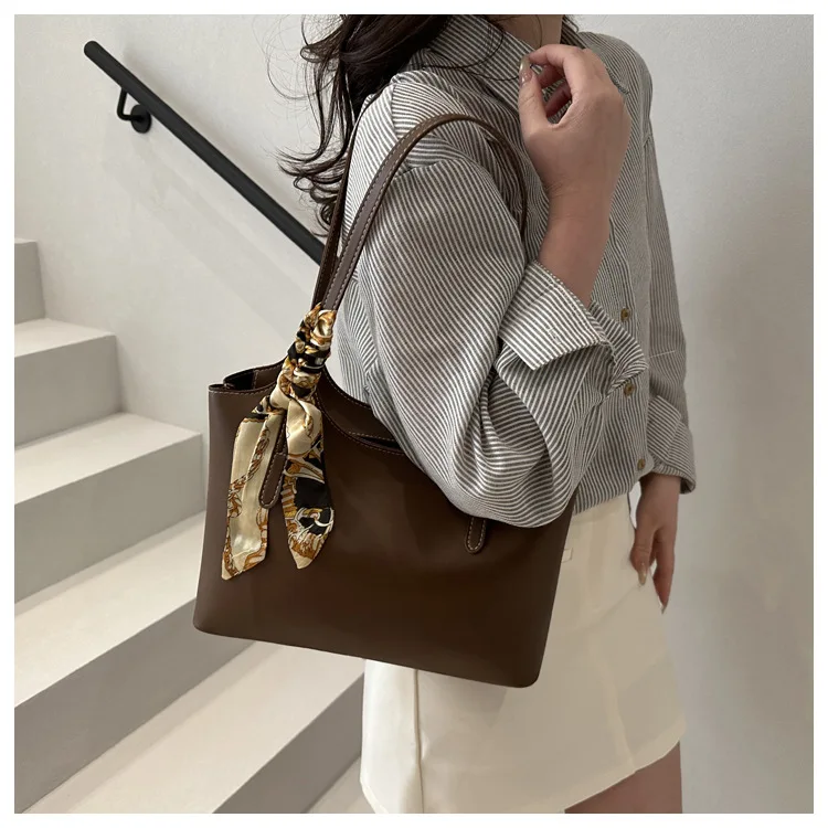 Fashion Stylish Silk Scarf Tote Bag, Spacious Capacity Shoulder Bags, Elegant Underarm Bag, Versatile Commute Handbag for Women