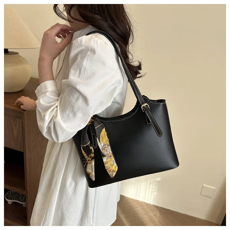 Fashion Stylish Silk Scarf Tote Bag, Spacious Capacity Shoulder Bags, Elegant Underarm Bag, Versatile Commute Handbag for Women