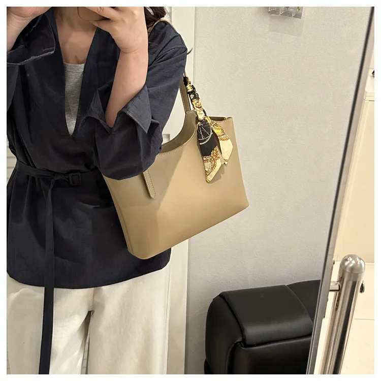 Fashion Stylish Silk Scarf Tote Bag, Spacious Capacity Shoulder Bags, Elegant Underarm Bag, Versatile Commute Handbag for Women