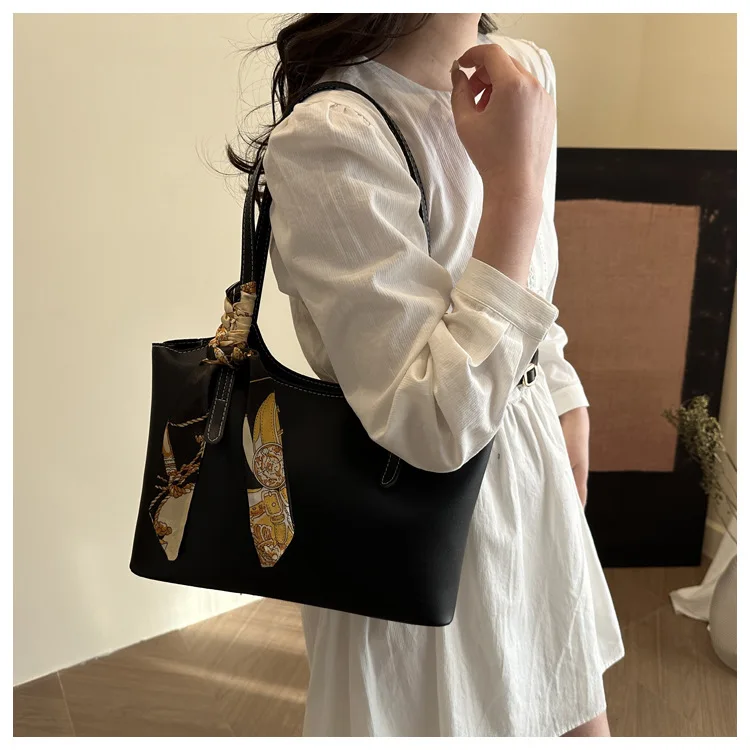 Fashion Stylish Silk Scarf Tote Bag, Spacious Capacity Shoulder Bags, Elegant Underarm Bag, Versatile Commute Handbag for Women