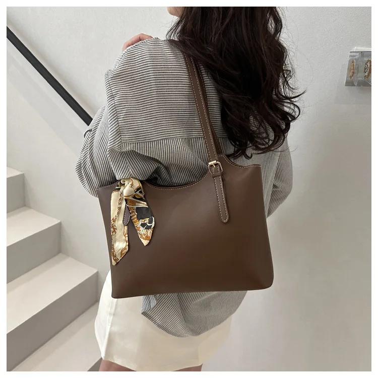 Fashion Stylish Silk Scarf Tote Bag, Spacious Capacity Shoulder Bags, Elegant Underarm Bag, Versatile Commute Handbag for Women