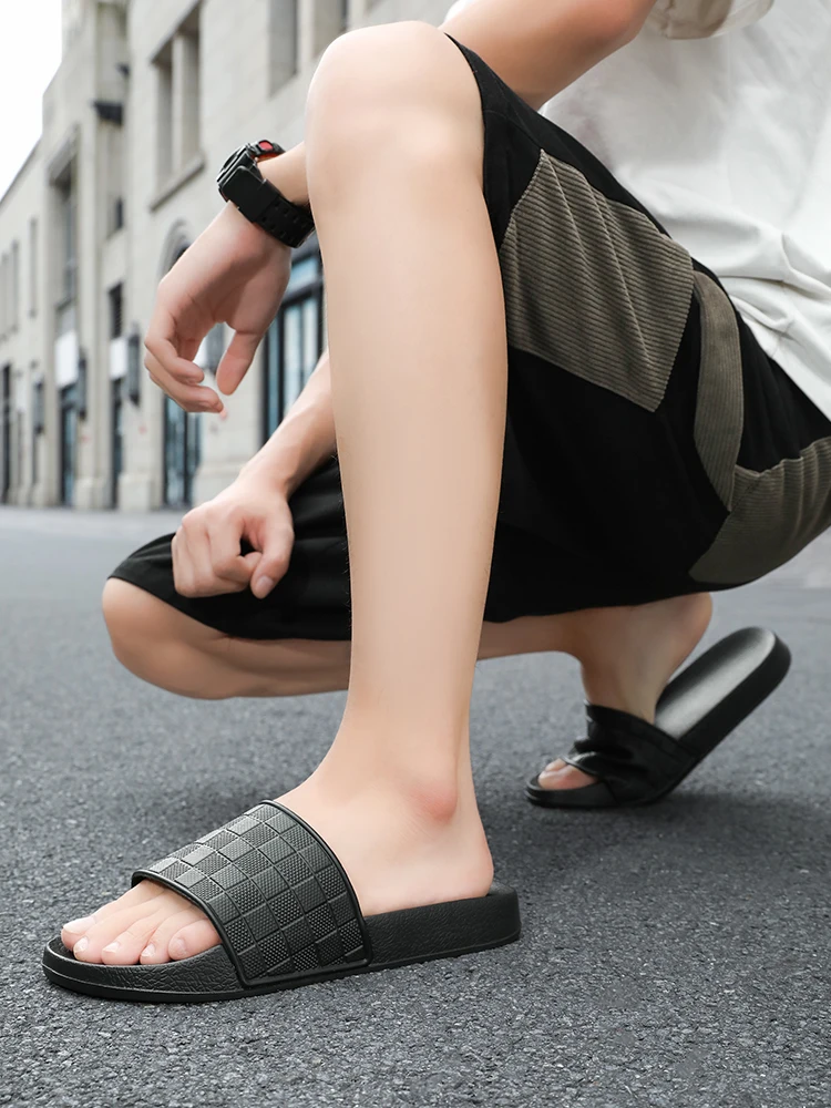 Summer Men's Slippers Are Comfortable and Simple. Sandals and Checkered Slippers Are Fashionable Outdoor Beach Slippers 45 46
