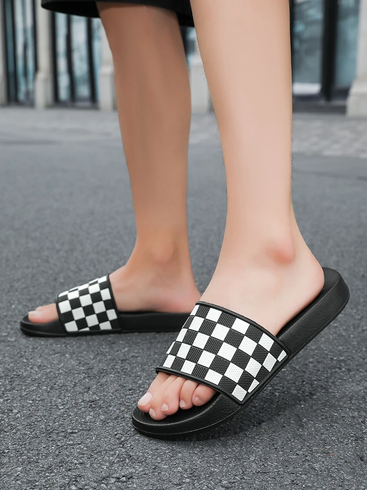 Summer Men's Slippers Are Comfortable and Simple. Sandals and Checkered Slippers Are Fashionable Outdoor Beach Slippers 45 46