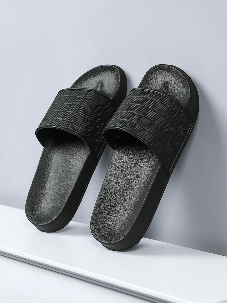 Summer Men's Slippers Are Comfortable and Simple. Sandals and Checkered Slippers Are Fashionable Outdoor Beach Slippers 45 46
