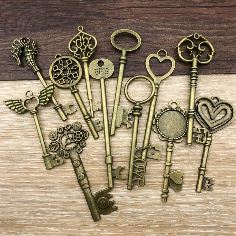 10pcs/Lot Retro Antique Bronze Heart Engraved Vintage Key Pendant-DIY Jewelry Charms for Necklace&Keychain Craft Making Supplies